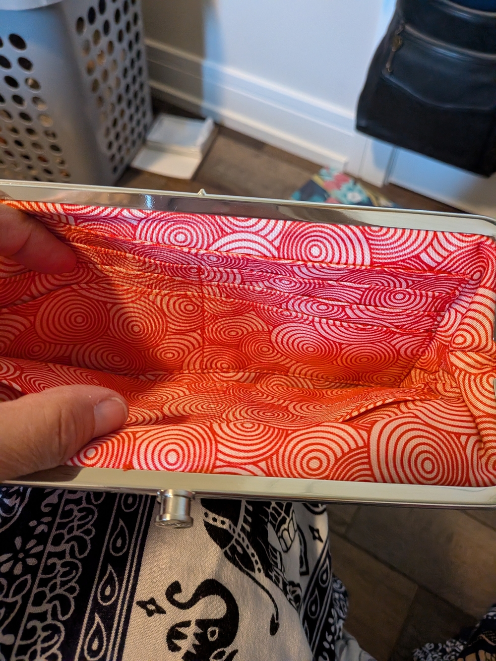 HOBO Hot Pink Kiss-Lock Clutch - Picture 7 of 13